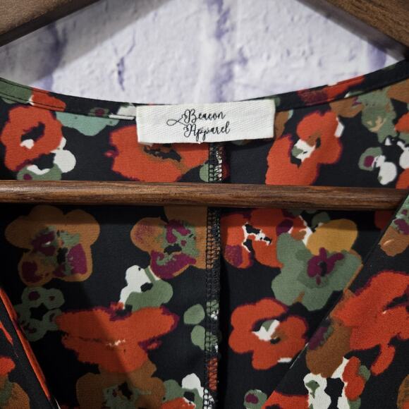 Beacon Apparel Womens SMALL Short Sleeve Tie Front  Blouse Black Floral - Picture 3 of 6